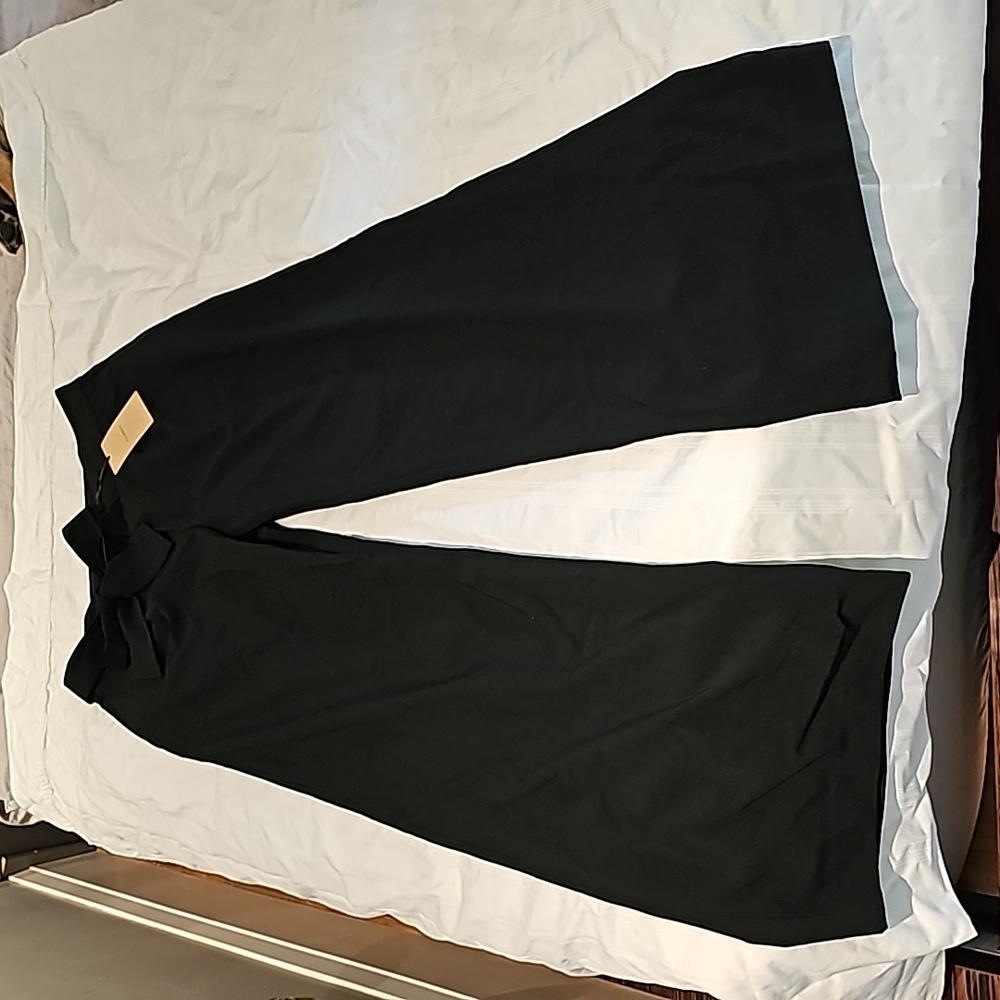 BNWT Halogen wide leg pants with tie detail in the front